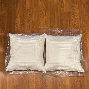 Set Of 2 Barbara Barry White Gateway Quilt Pillows 18” X 18” NWT Geometric